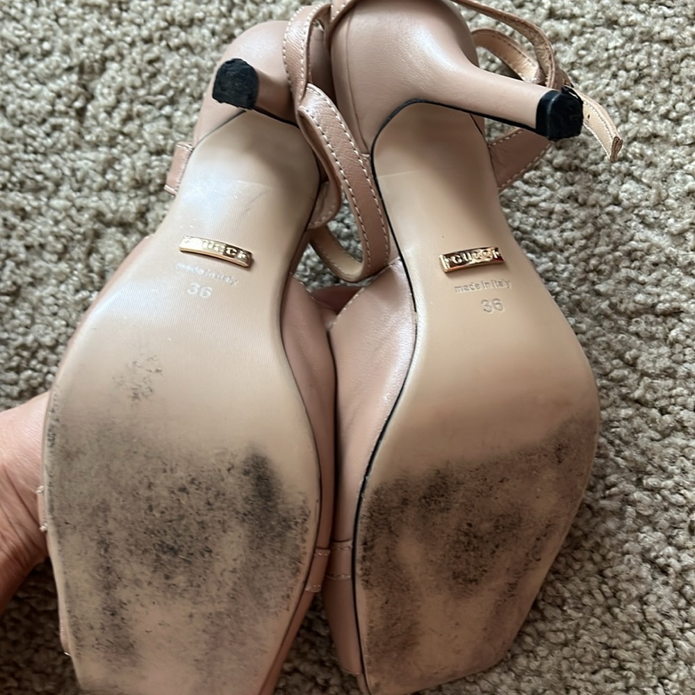 Gucci Tan Leather Open-Toe Chain Heel, worn - Picture 3 of 5